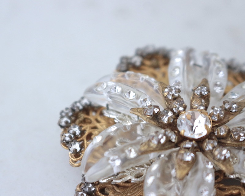 Lucite Brooch+Earrings